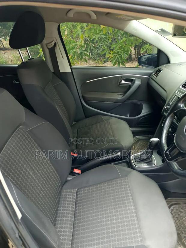 Volkswagen Polo 2015 Black
