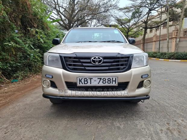 Toyota Hilux 2.5 D-4D SRX 2012 Gold