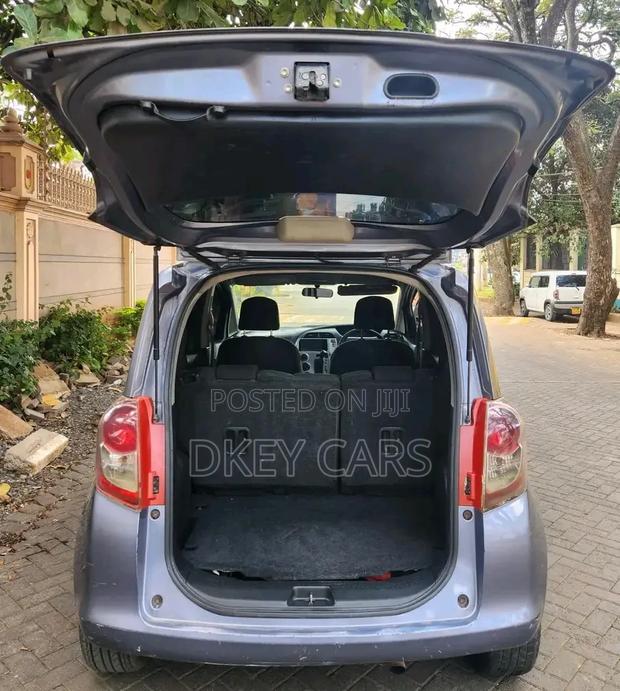 Toyota Ractis 2010 Silver