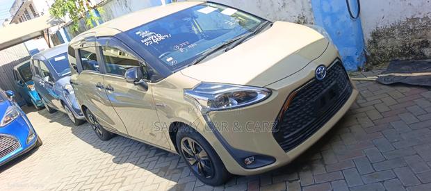 Toyota Sienta 2019