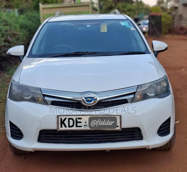 Toyota Corolla Fielder 1.5 Hybrid FWD 2014 White