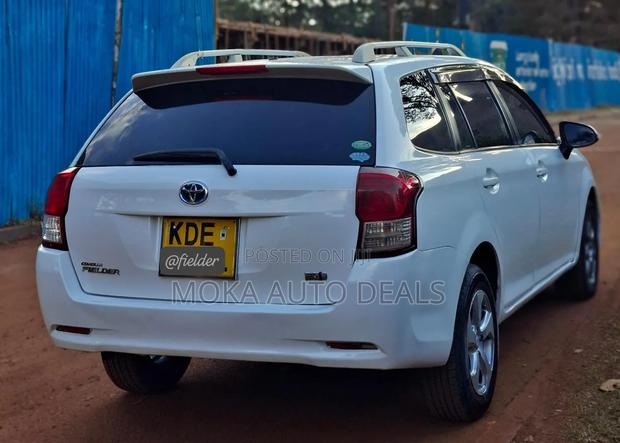 Toyota Corolla Fielder 1.5 Hybrid FWD 2014 White