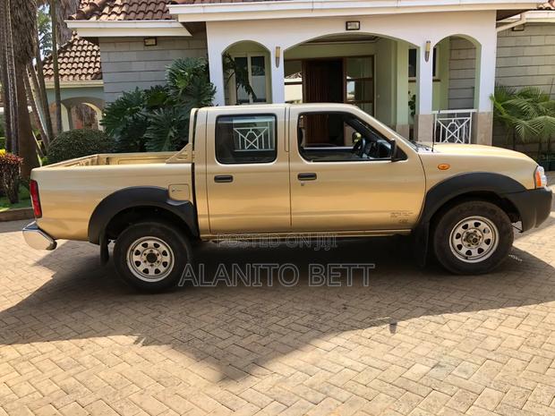Nissan DoubleCab 2007 Gold