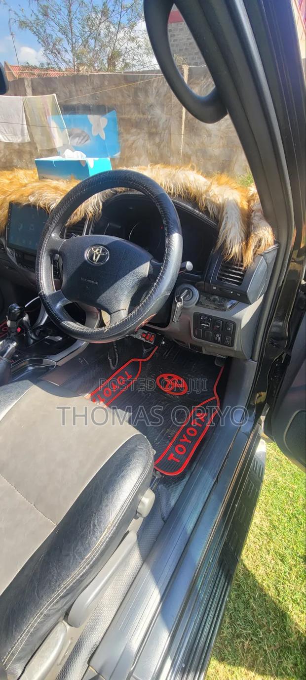 Toyota Land Cruiser 2006 Black