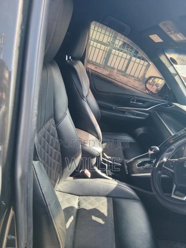 Toyota Harrier 2013