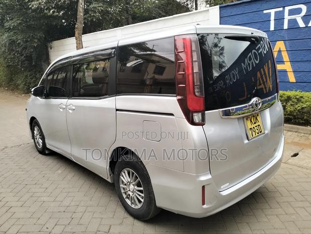 Toyota Noah 2015 Silver