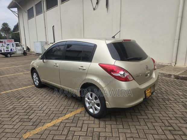 Nissan Tiida 2010 Gold