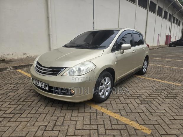 Nissan Tiida 2010 Gold