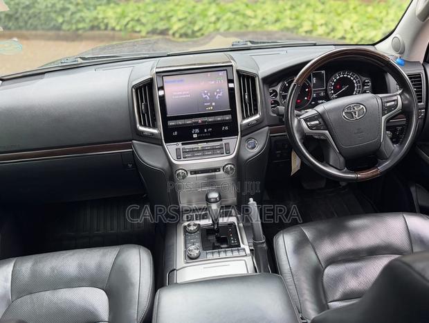 Toyota Land Cruiser 4.5 V8 VXR 2021 Gray