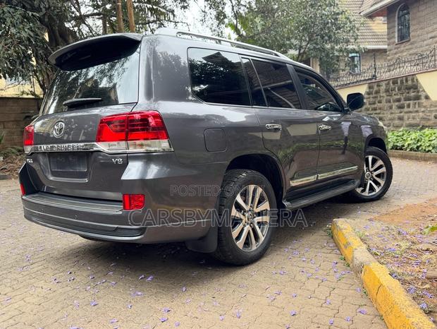 Toyota Land Cruiser 4.5 V8 VXR 2021 Gray