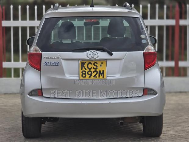 Toyota Ractis 1.5 FWD 2013 Silver