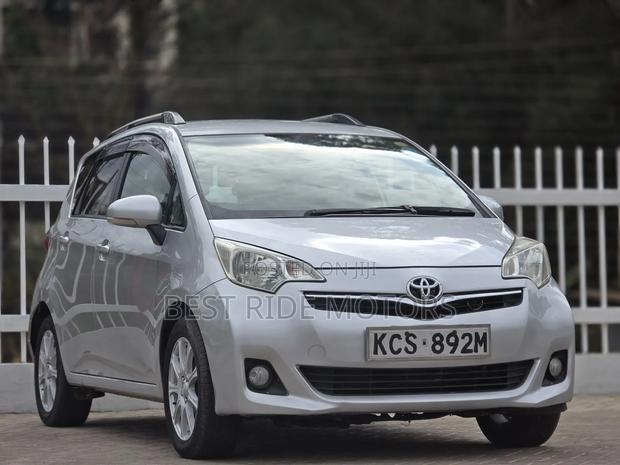 Toyota Ractis 1.5 FWD 2013 Silver