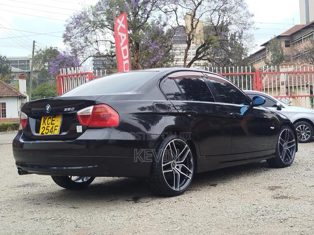 BMW 320i Sedan RWD 2009 Black