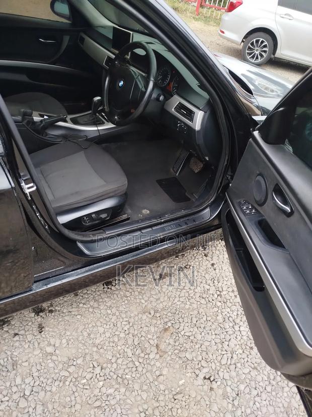 BMW 320i Sedan RWD 2009 Black