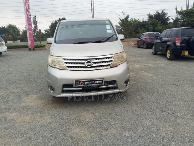 Nissan Serena 2010 Silver