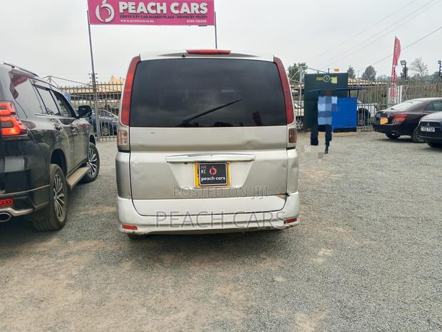 Nissan Serena 2010 Silver