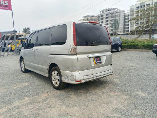 Nissan Serena 2010 Silver