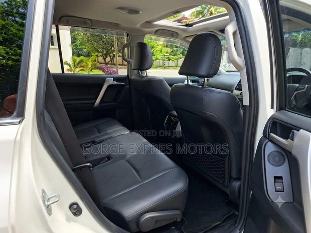 Toyota Land Cruiser Prado 2.8 2021 White