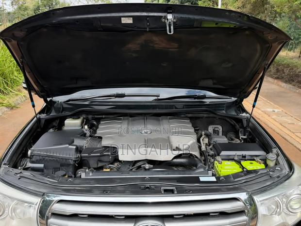 Toyota Land Cruiser 4.6 V8 AX 2012 Black