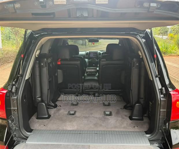 Toyota Land Cruiser 4.6 V8 AX 2012 Black