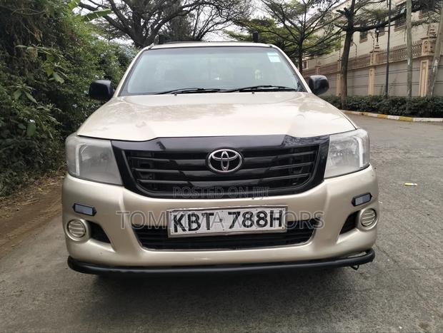 Toyota Hilux 2013 Gray