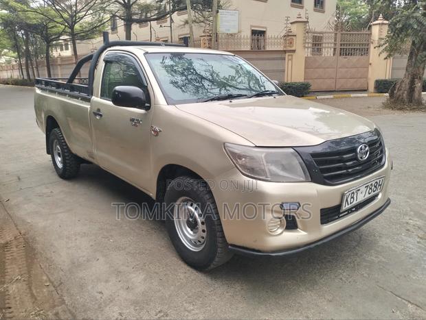 Toyota Hilux 2013 Gray