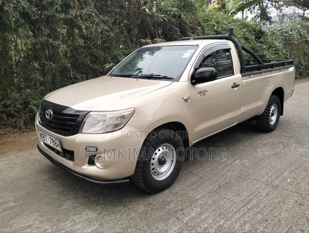 Toyota Hilux 2013 Gray