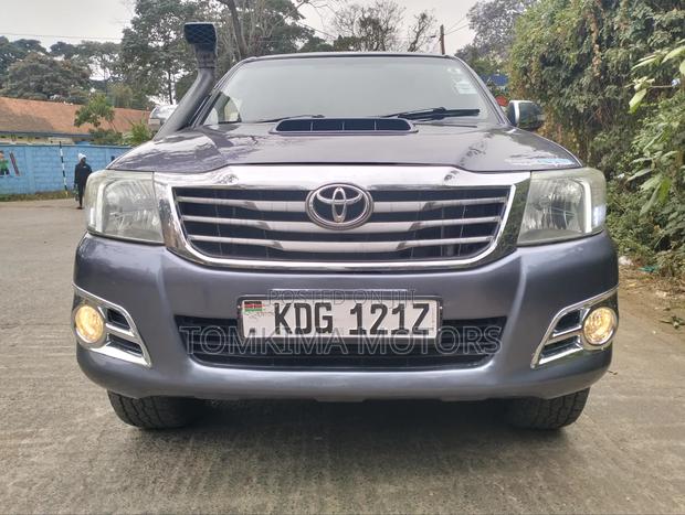 Toyota Hilux 2014 Gray