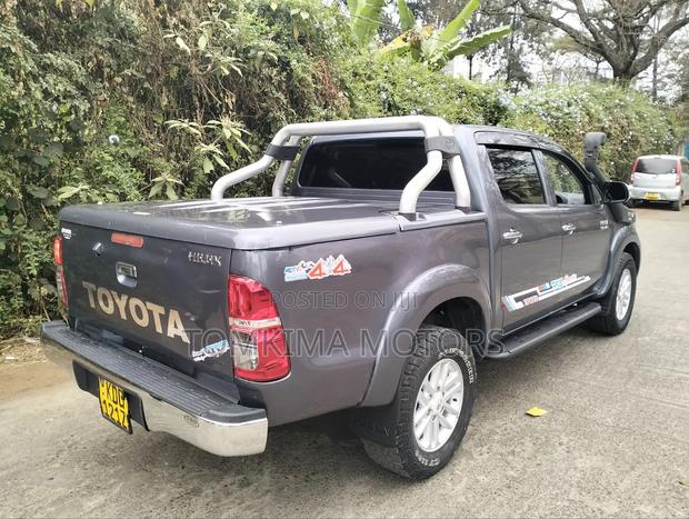 Toyota Hilux 2014 Gray