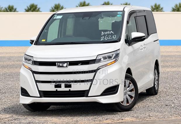 Toyota Noah 2.0 AWD (7 Seater) 2019 White