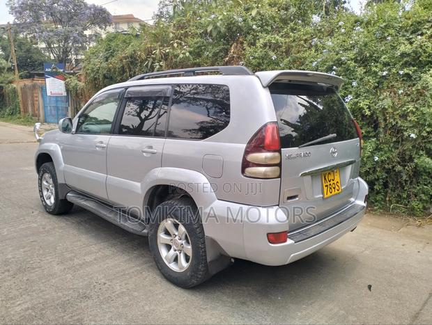 Toyota Land Cruiser Prado 2011 Silver