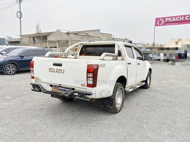 Isuzu D-MAX 2013 White