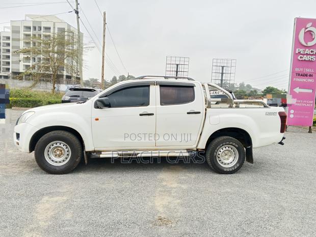 Isuzu D-MAX 2013 White
