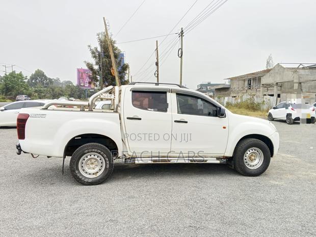 Isuzu D-MAX 2013 White