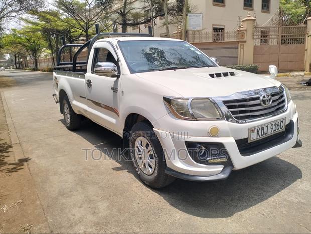 Toyota Hilux 2015 White