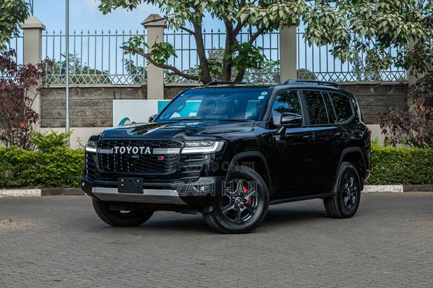Toyota Land Cruiser LC300 2023 Black