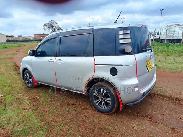 Toyota Sienta 1.5 FWD 2011 Silver