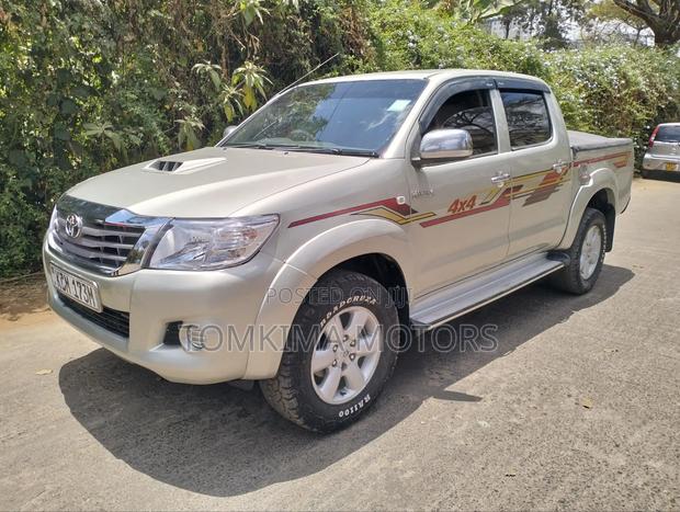 Toyota Hilux 2010 Gold