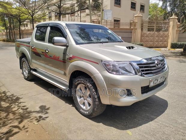 Toyota Hilux 2010 Gold