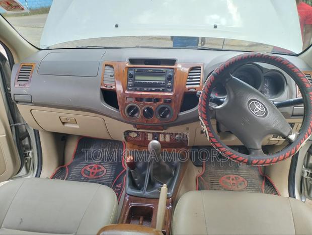 Toyota Hilux 2010 Gold