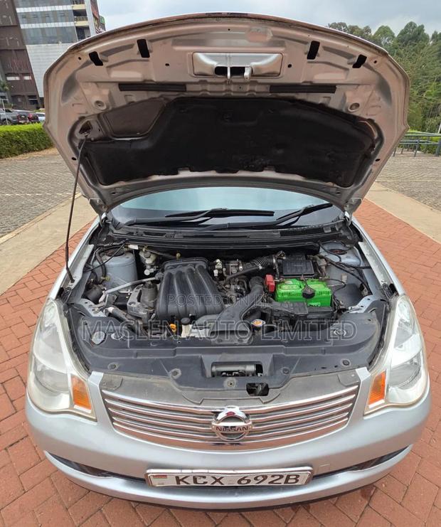 Nissan Bluebird 2012 Silver