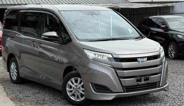 Toyota Noah 1.8 FWD Hybrid (7 seater) 2019 Brown