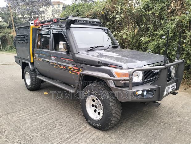 Toyota Land Cruiser 2016 Gray