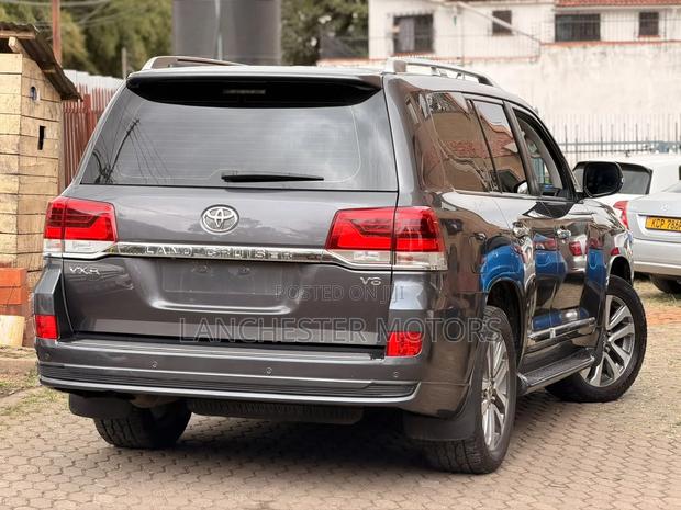 Toyota Land Cruiser 2021 Gray