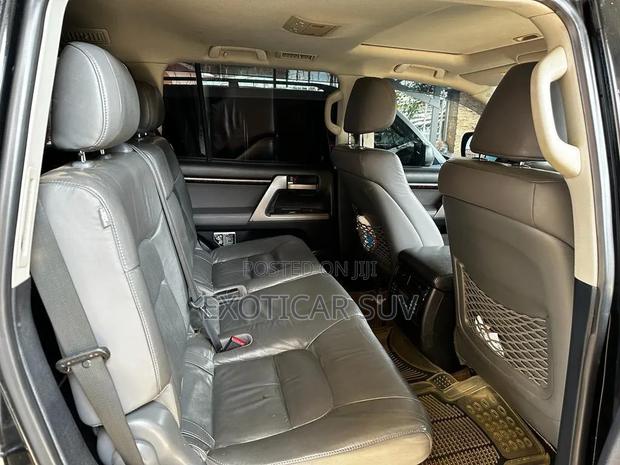 Toyota Hilux Revo Double Cab Deisel 2.4 AWD 2019 Silver