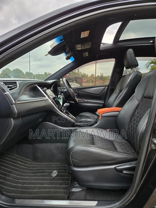 Toyota Harrier 2016
