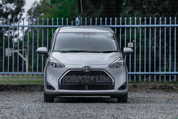 Toyota Sienta 2020 Silver