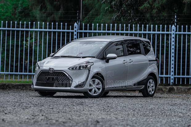 Toyota Sienta 2020 Silver