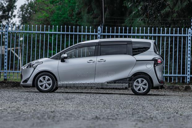 Toyota Sienta 2020 Silver