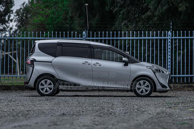 Toyota Sienta 2020 Silver